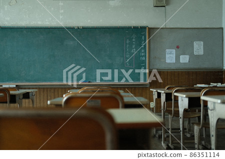 Quiet classroom with nobody Quiet classroom with nobody 86351114