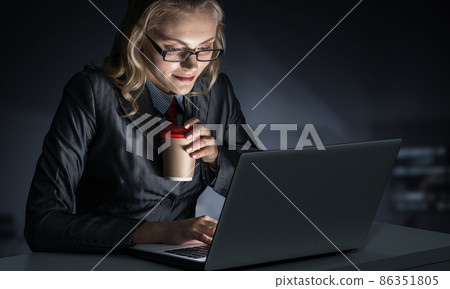 Portrait of tired businesswoman in glasses 86351805