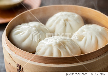 Hokka Hokka Tei pork bun with steam 86351987