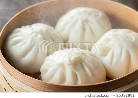 Hokka Hokka Tei pork bun with steam Hokka Hokka Tei pork bun with steam 86351991