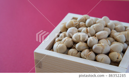 Setsubun image | Roasted soybeans Setsubun image | Roasted soybeans 86352285