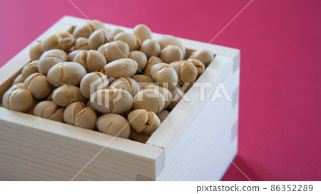Setsubun image | Roasted soybeans Setsubun image | Roasted soybeans 86352289