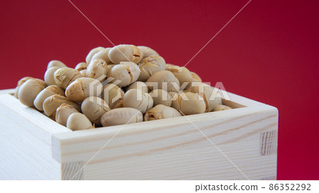 Setsubun image | Roasted soybeans Setsubun image | Roasted soybeans 86352292