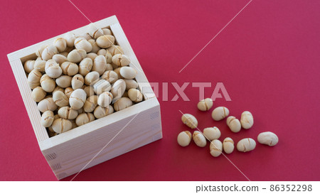 Setsubun image | Roasted soybeans 86352298