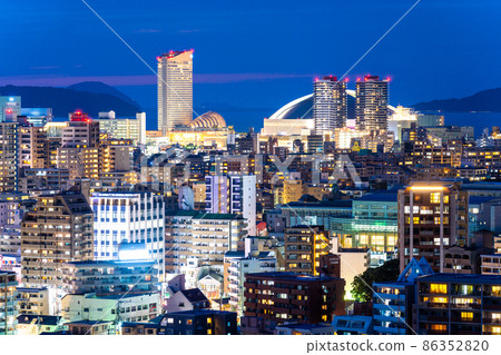《Fukuoka Prefecture》 Night view of Fukuoka City (taken from Minami Park) 86352820