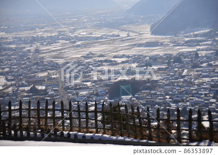 The view over the fence of Arato Castle Honkaku 86353897