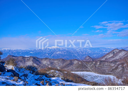 View the north side (Mt. Kokurobisan, Mt. Hotaka, Mt. Shibutsu, etc.) from the summit of Mt. View the north side (Mt. Kokurobisan, Mt. Hotaka, Mt. Shibutsu, etc.) from the summit of Mt. 86354717