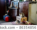 Decluttering of parents' home and long-term care. Local cat uproar 86354856