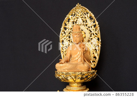 觀音大人的佛像拍攝黑背影印空間 86355228