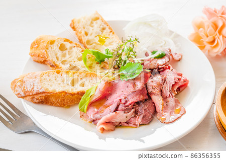 Roast beef and bucket Roast beef and bucket 86356355