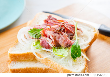Making roast beef sandwiches Making roast beef sandwiches 86356360