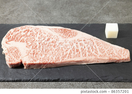 Marbled luxury Japanese black beef sirloin Marbled luxury Japanese black beef sirloin 86357201