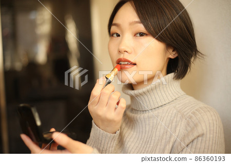 A woman to make up A woman to make up 86360193