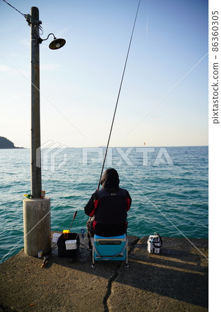 Pier angler Pier angler 86360305