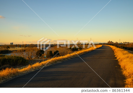 （埼玉縣）黃昏時的戶田市風景・從銀行眺望 86361344