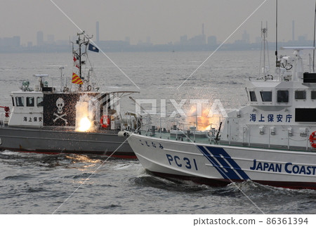 巡邏艇對可疑船隻的射擊訓練展覽（日本海上保安廳檢查儀式） 86361394