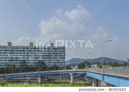 Dongjak Bridge with Namsan Seoul Tower view 86363083