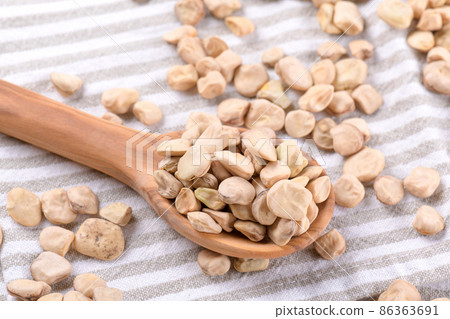Dry Cicerchia or indian pea on a wooden spoon, close up, food gluten free Dry Cicerchia or indian pea on a wooden spoon, close up, food gluten free 86363691