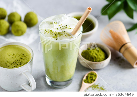 Ice tea latte green matcha in glass 86364649