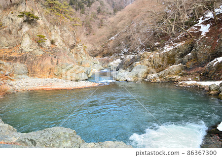 Shiobara Onsen in winter and Nunotaki flowing down the Hoki River 86367300
