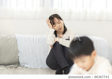 Image of childcare fatigue 86367741