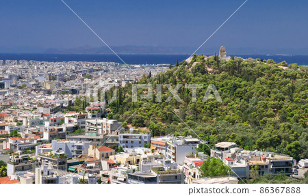 Acropolis hill view to old Athens 86367888