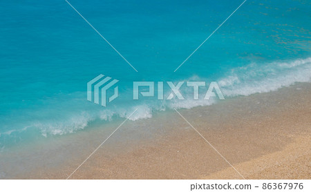 Waves on sandy beach Waves on sandy beach 86367976