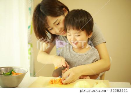 parent and child cooking 86368321
