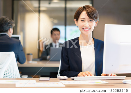 商務人士在辦公室開會 圖片合作：WEEK Shibadaimon（Sun Frontier Fudousan） 86368346