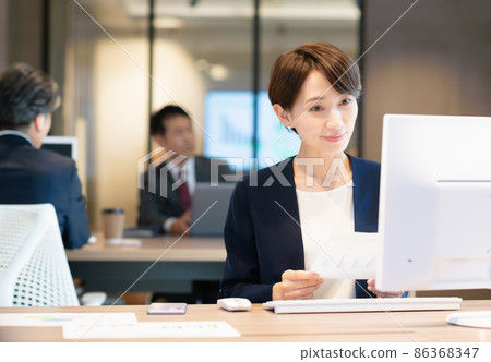 商務人士在辦公室開會 圖片合作：WEEK Shibadaimon（Sun Frontier Fudousan） 86368347