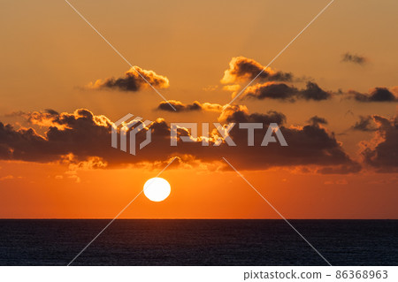 沖繩宮古島東平安長崎的日出 86368963