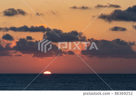 Sunrise over from Higashi Heian Nazaki on Miyakojima, Okinawa Sunrise over from Higashi Heian Nazaki on Miyakojima, Okinawa 86369252