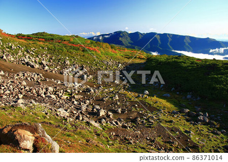 Mountain range of Kitataisetsu seen from the Akadake mountain trail in the early morning Mountain range of Kitataisetsu seen from the Akadake mountain trail in the early morning 86371014