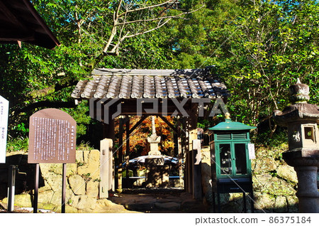 Minamoto no Yoshitomo Mausoleum of Noma Daibo (Nomadaibo Temple): Mihama Town, Chita District, Aichi Prefecture Minamoto no Yoshitomo Mausoleum of Noma Daibo (Nomadaibo Temple): Mihama Town, Chita District, Aichi Prefecture 86375184