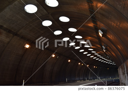 Coastal road shelter 86376075