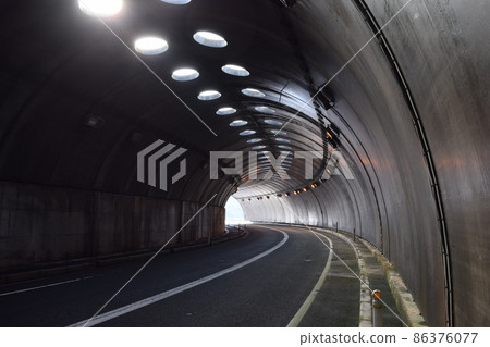 Coastal road shelter 86376077