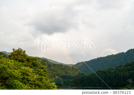 [Kuzuryu River] Rainbow over the valley 86376123