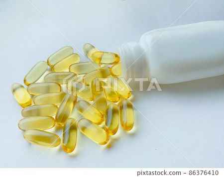 Omega-3 capsules with the bottle on white background. Polyunsaturated fatty acids. The concept of a healthy lifestyle 86376410