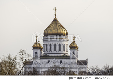 Golden domes of famous orthodox Cathedral of Jesus Christ the Saviour. Spring cloudy day in Moscow, Russia. Golden domes of famous orthodox Cathedral of Jesus Christ the Saviour. Spring cloudy day in Moscow, Russia. 86376579