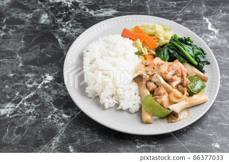 雞肉和蔬菜午餐 雞肉和蔬菜午餐 86377033