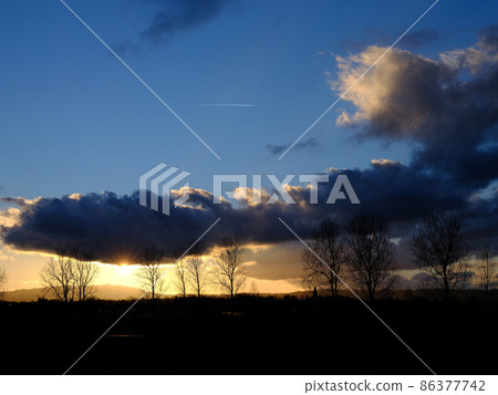 黃昏的風景,夕陽的雲彩,天空 黃昏的風景,夕陽的雲彩,天空 86377742