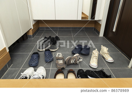 The messy entrance 86378989