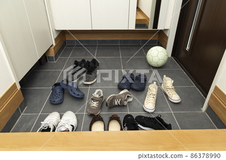 The messy entrance 86378990