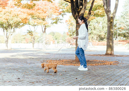 女遛狗（全身） 86380026
