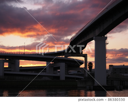 Dawn of a huge bridge 86380330