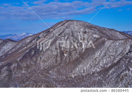 冬季從群馬縣赤城山地藏山山頂眺望東北側（黑飛山等） 86380445