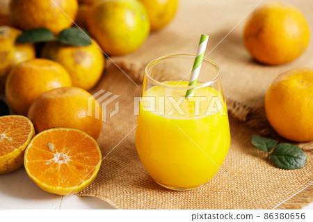 Fresh made orange juice from organic oranges in a glass Fresh made orange juice from organic oranges in a glass 86380656