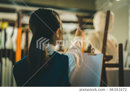 活躍的藝術學校考試 86381672