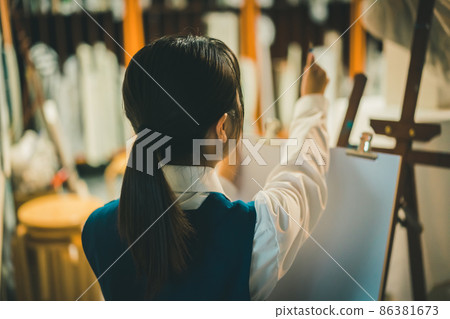 活躍的藝術學校考試 86381673