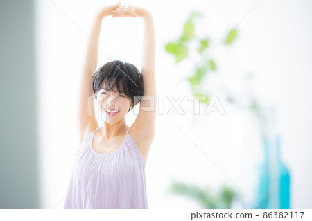 A woman growing A woman growing 86382117